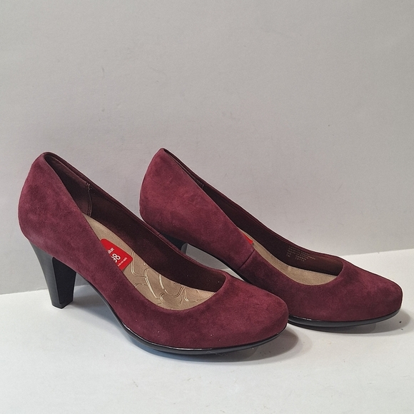 Giani Bernini "NEW" Oxblood Sweets Classic Preppy Faux Suede Heels Size 7 - Picture 2 of 11